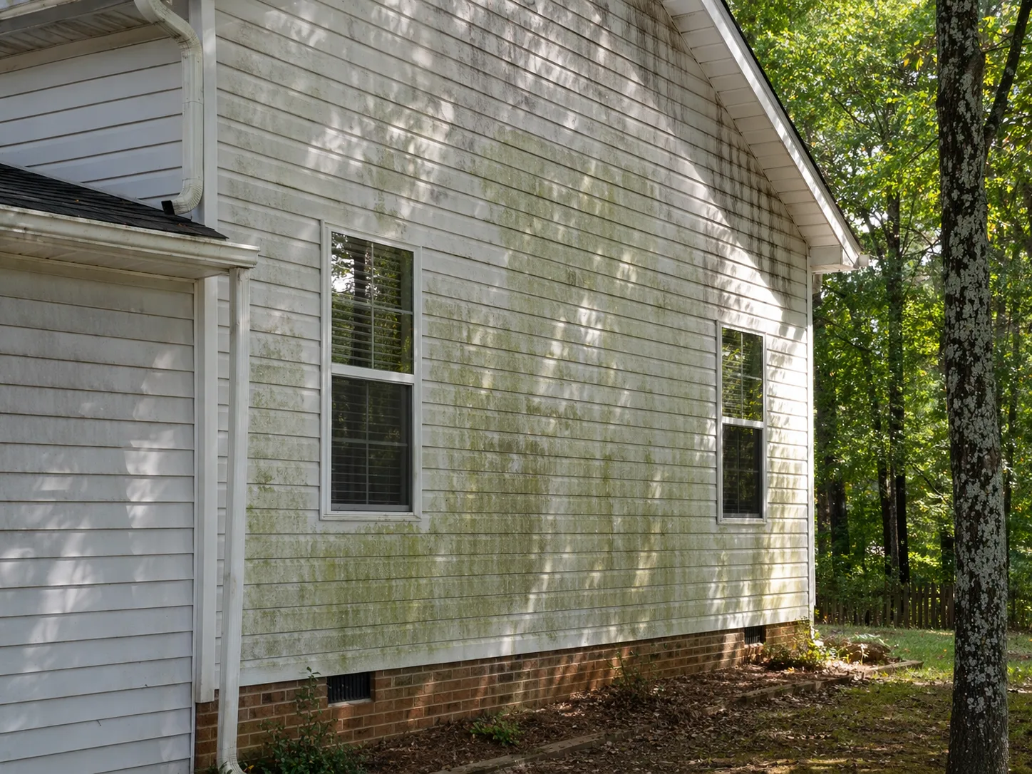 Signs your Cumming GA home needs professional house washing